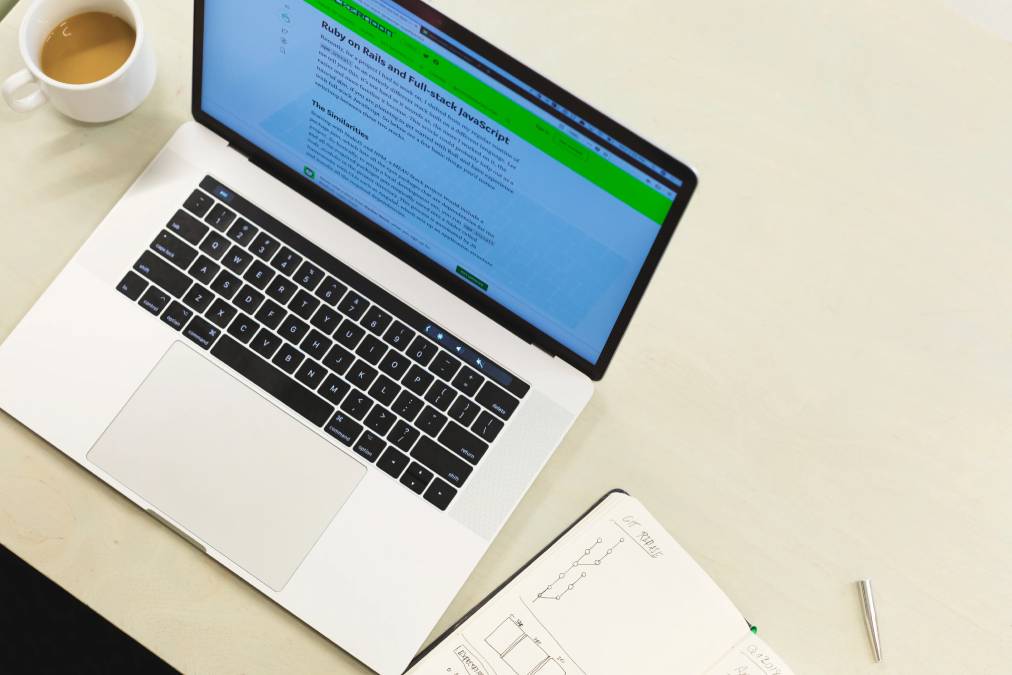 Laptop displaying Metriks FCE software for automated data collection and reports.